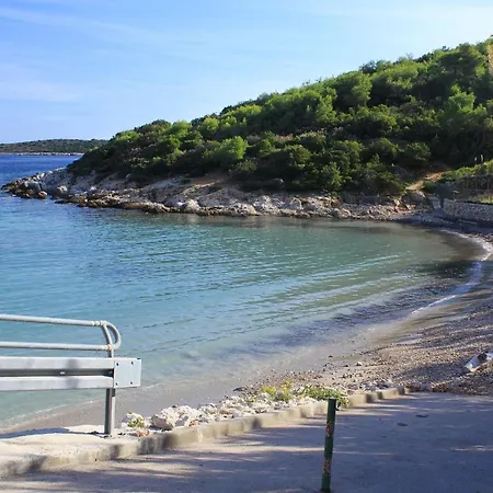 By The Sea Milna, - 8490 Vis