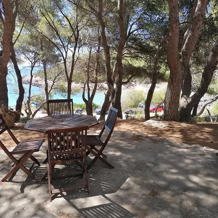 By The Sea Milna - - 8490 Vis